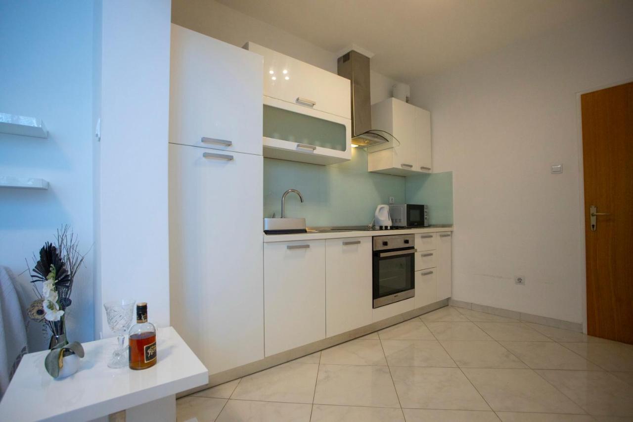 Villa Milenka - Apartmani Gorana Tucepi Ngoại thất bức ảnh