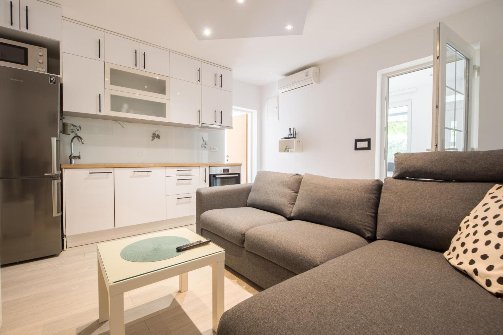 Villa Milenka - Apartmani Gorana Tucepi Phòng bức ảnh