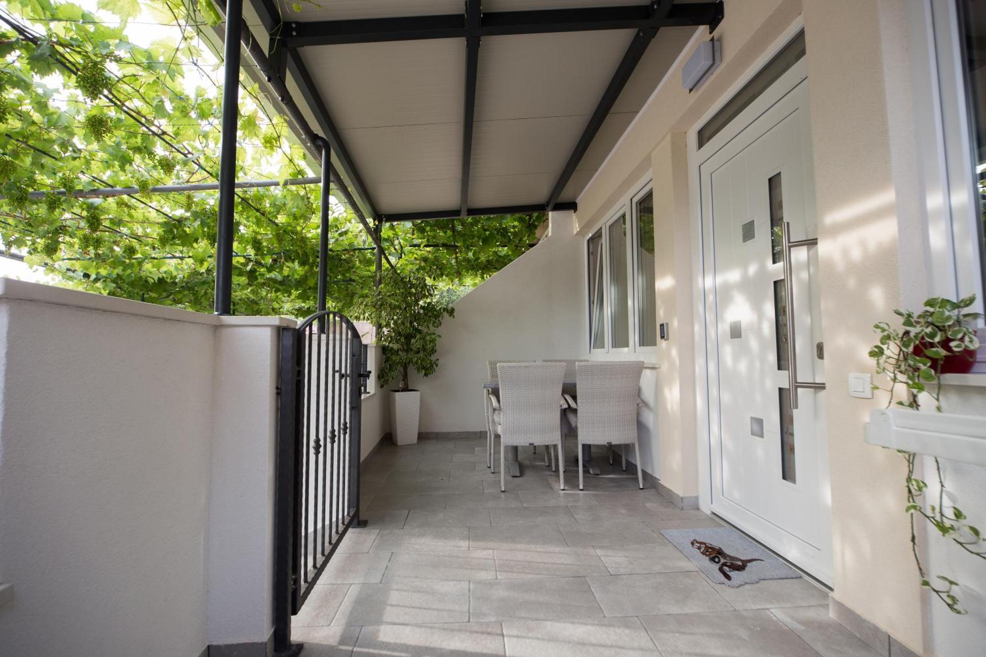 Villa Milenka - Apartmani Gorana Tucepi Phòng bức ảnh