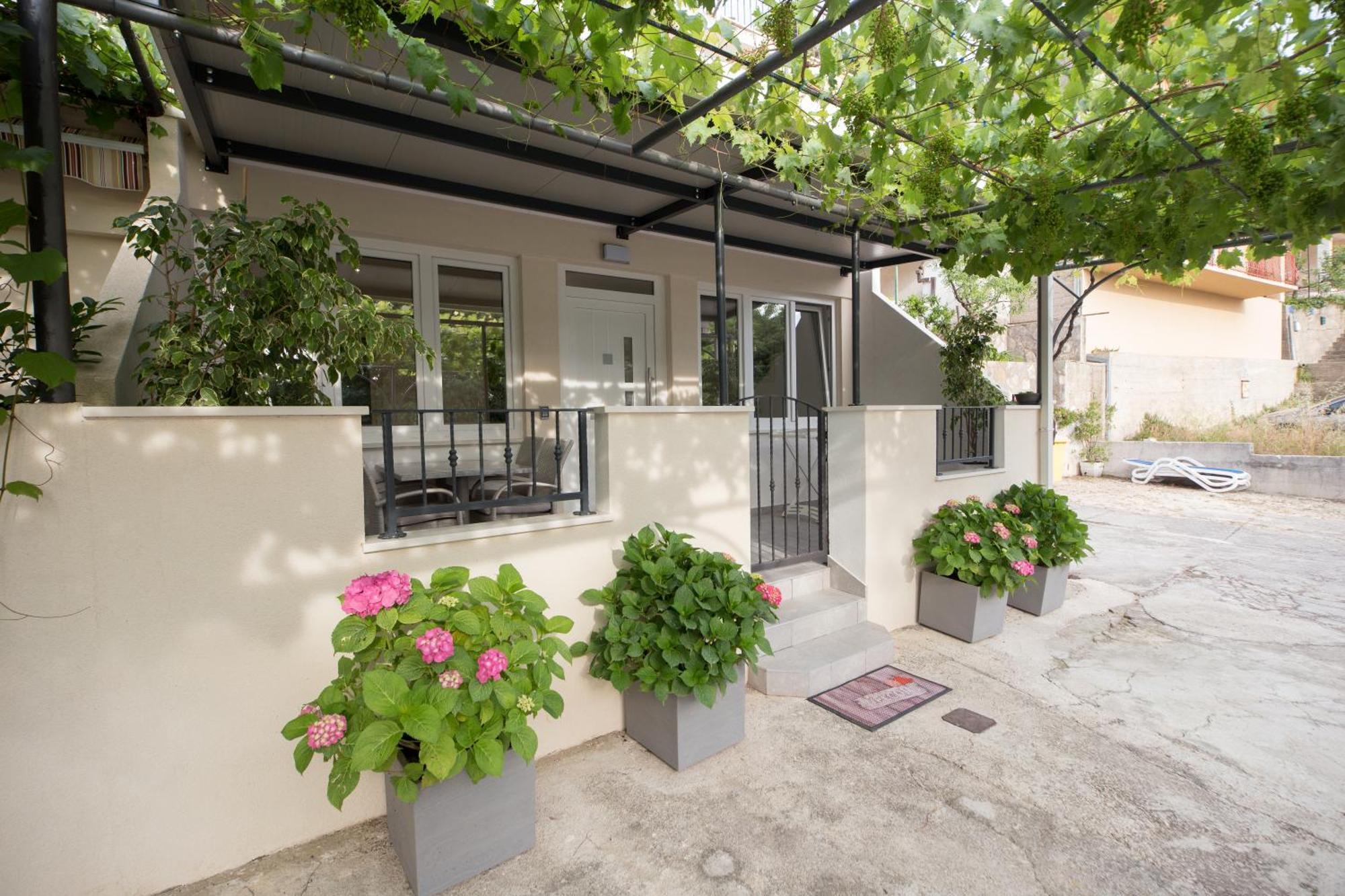 Villa Milenka - Apartmani Gorana Tucepi Phòng bức ảnh