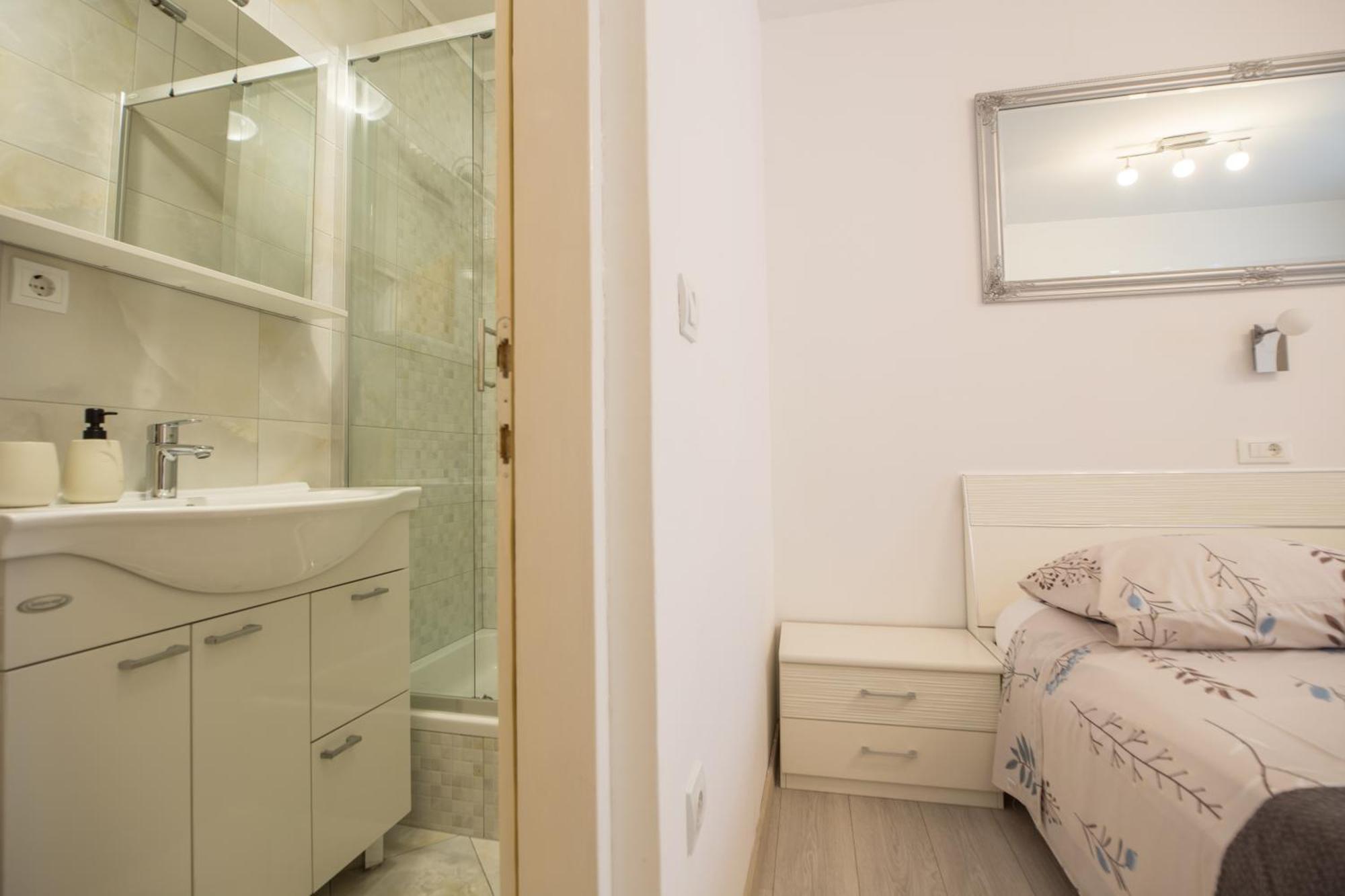 Villa Milenka - Apartmani Gorana Tucepi Phòng bức ảnh